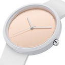 Montre femme minimaliste, fond cadran nude, bracelet en silicone blanc._1