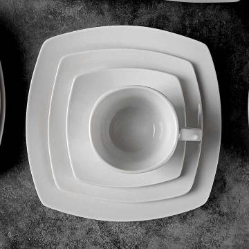 Service de table design en porcelaine blanche. 20 pièces pour 4 personnes.