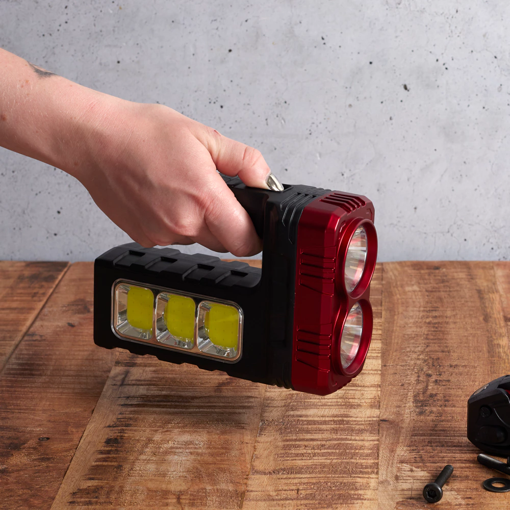 solar-powered utility luminaire