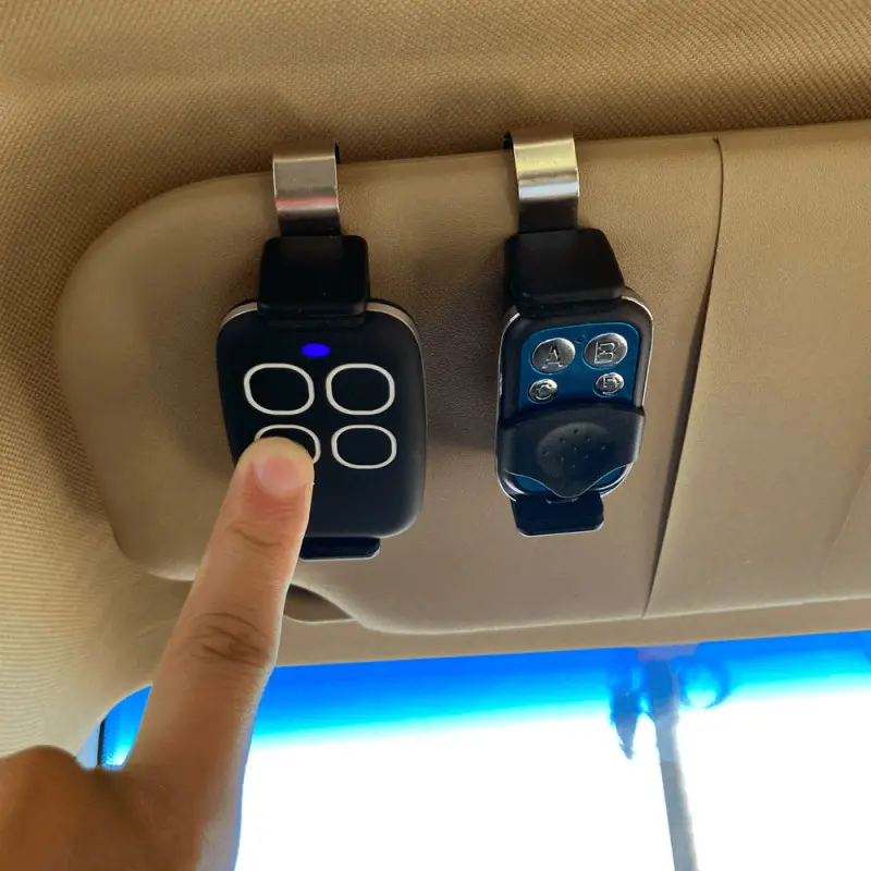 [LEO-7692 ZEN09] Support de telecommande voiture