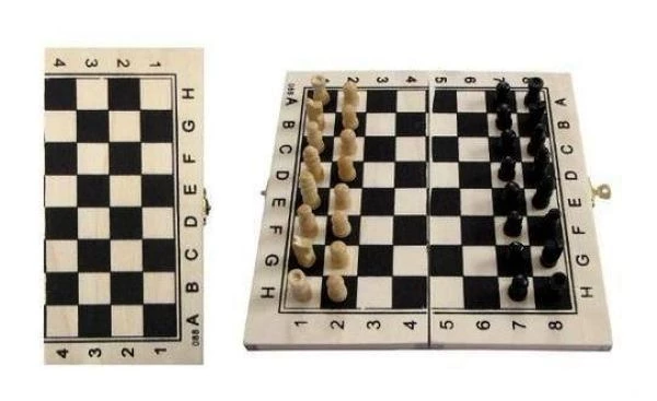 Jeu d’échecs en bois