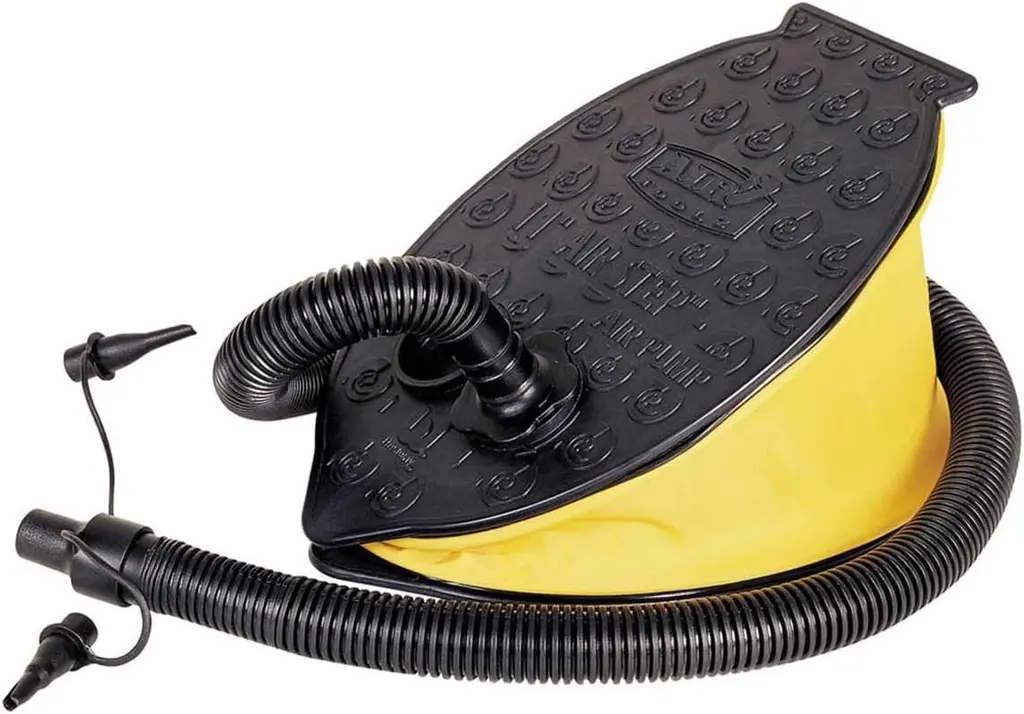 (62023) 2000 cc foot pump with 3 tips