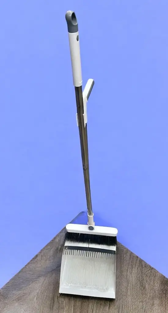 [CLN0005] Broom and shovel set