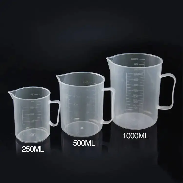 3 graduated plastic measuring cups, 250/500/1000ml.